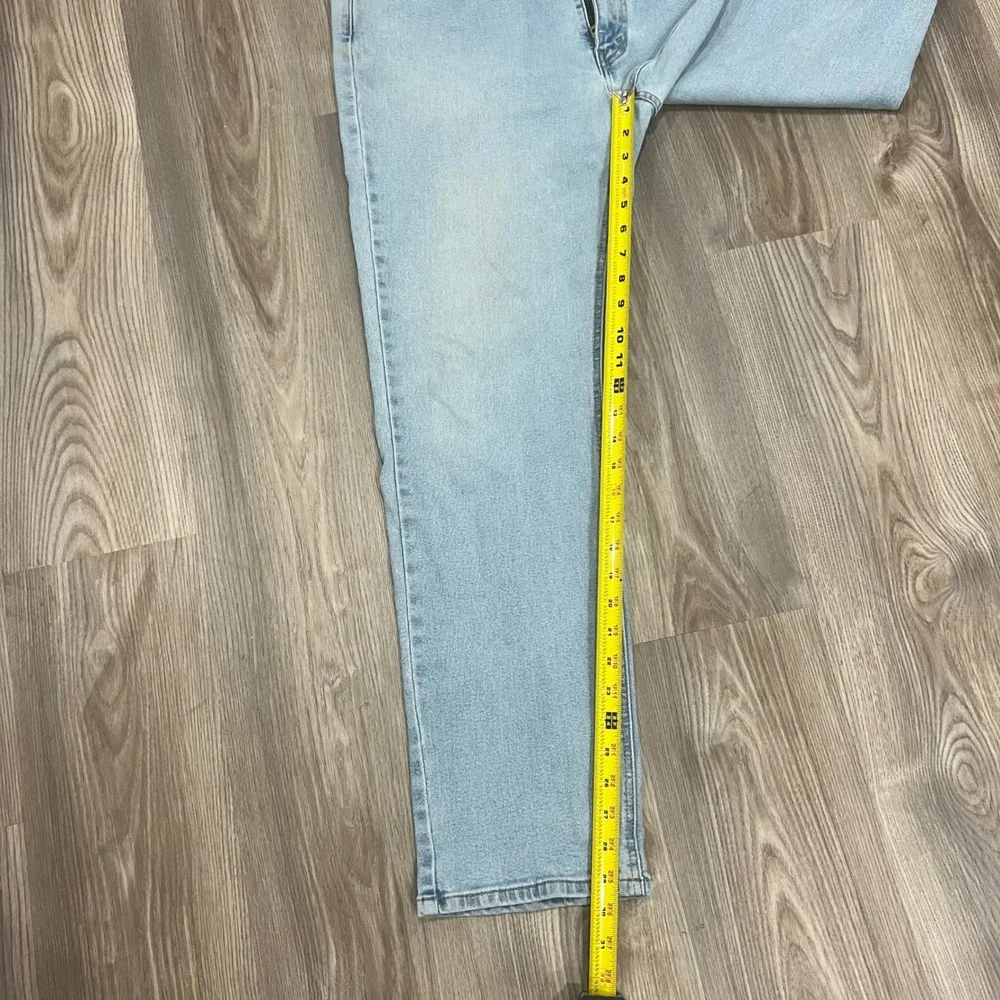 Levis 541 Athletic Taper Jeans Mens 40x32 Light Wash Blue Denim Cut week 3, 2022